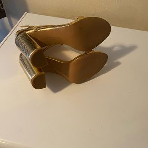 Kenneth Cole, 4 inch heels, golden color, snake, skin, print brand new